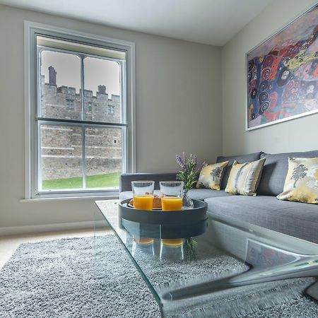 Central Windsor Apartment Facing The Castle Kültér fotó