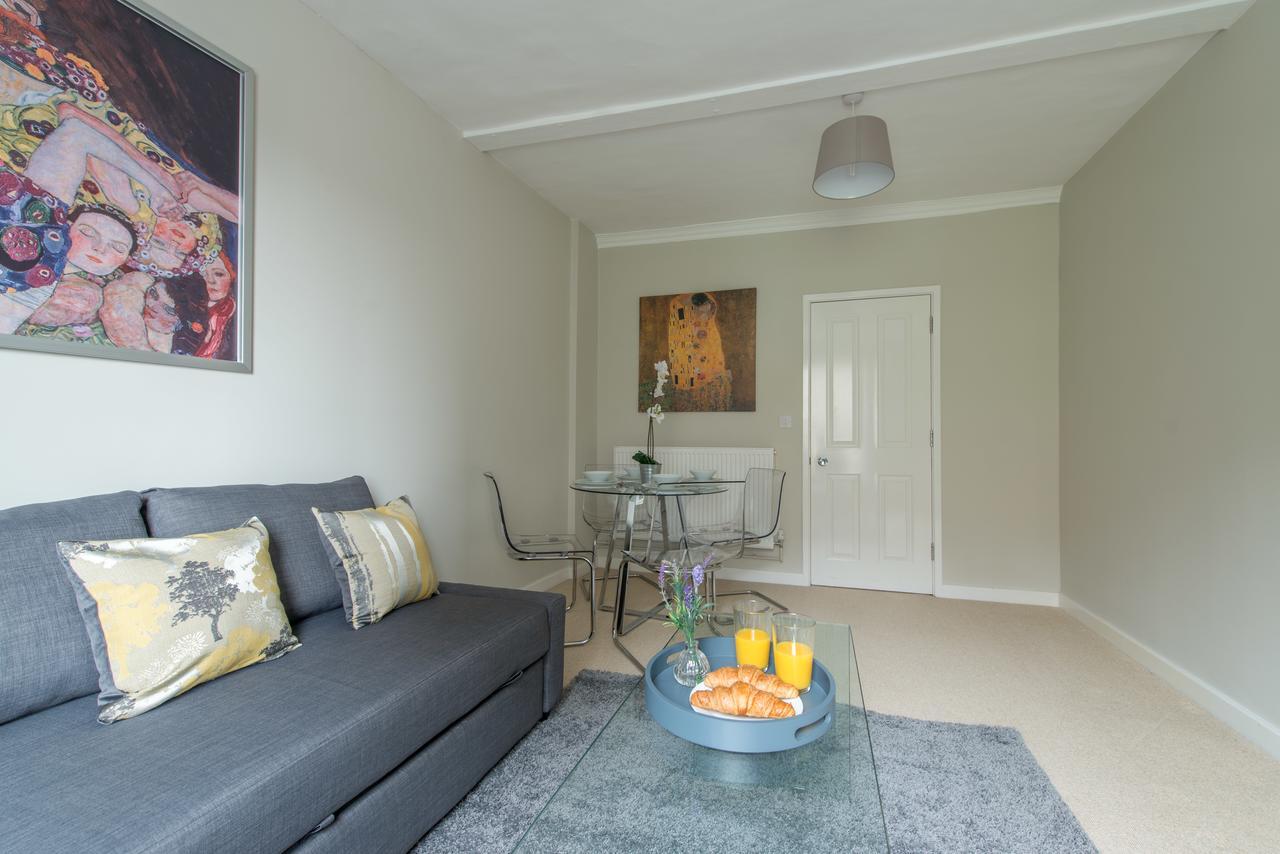 Central Windsor Apartment Facing The Castle Kültér fotó