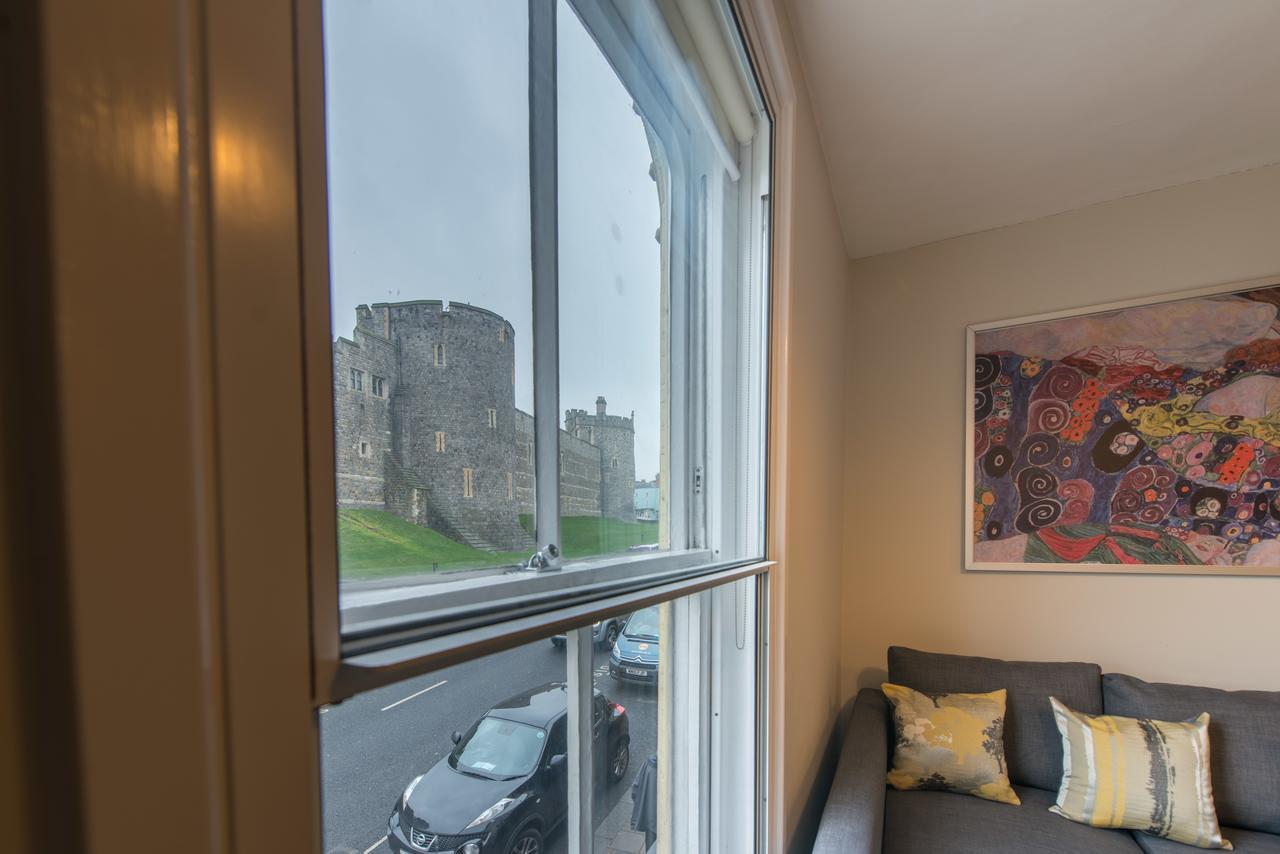 Central Windsor Apartment Facing The Castle Kültér fotó